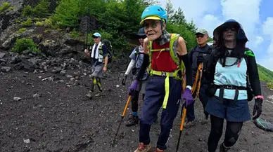 102 yaşında imkansızı başardı: Fuji Dağı’na tırmandı!