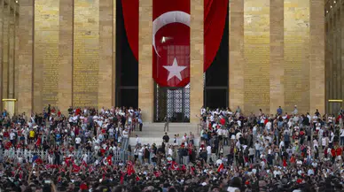 30 Ağustos'ta Anıtkabir'e ziyaretçi akını: Bir günde 639 bin kişi!