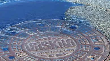 Kanalizasyondan mavi su taştı: Fabrikalardan atık şüphesi