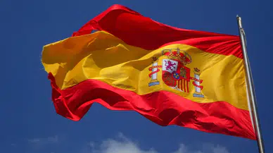 İspanya'da yeni düzenleme: Çocukları sigara içen ebeveynlere ceza!