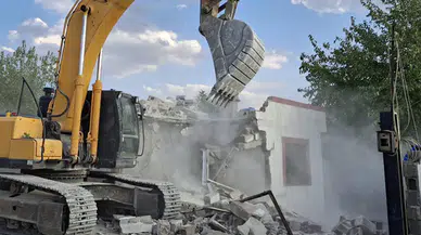 Gaziantep'te depremde hasar gören 389 binanın yıkımına başlandı!