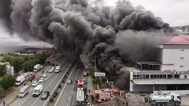Trabzon Akçaabat’ta AVM yangını: 15 saatlik mücadeleyle söndürüldü