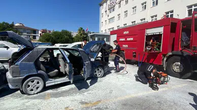 Antalya'da hastane otoparkında otomobil alev aldı