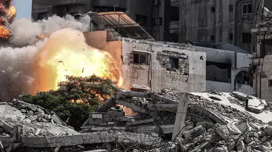 İsrail Gazze’nin en yüksek binası El-Gıfari Kulesi’ni vurdu