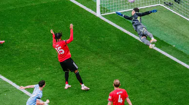 Manchester City, Manchester United'ı ezdi geçti!