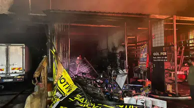 İzmir'de sanayi sitesinde korkutan yangın