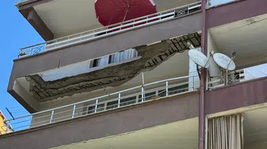 Güngören'de balkon çöktü: Bina tahliye edildi