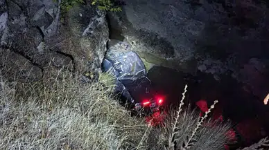 Adana'da kamyonet dereye düştü, sürücü yaralandı!