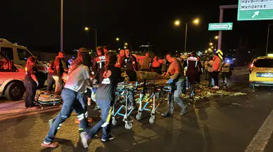 İzmir'de korkunç kaza! Kamyonet bariyerlere uçtu