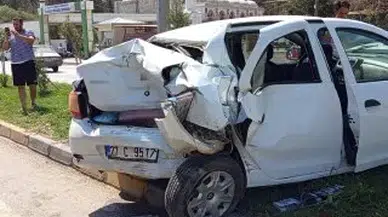 Hatay'da 4 araç birbirine girdi: 6 kişi yaralandı!