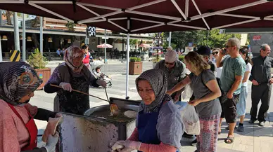 Balıkesirliler bitmeyen depremlere karşı lokma döktürdü