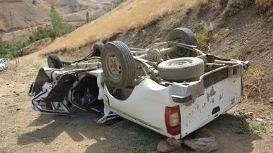 Hakkari'de pick-up devrildi: 2 ölü, 1 yaralı