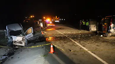 Ordu'da iki hafif ticari araç çarpıştı: 1 ölü, 2 yaralı