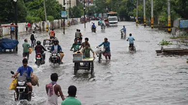 Hindistan'da sel faciası: 12 kişi hayatını kaybetti