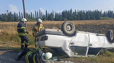 Ters dönen otomobildeki 2 kişi yaralandı