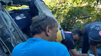 Artvin’de beton mikseri uçuruma yuvarlandı