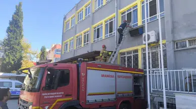 Manisa'da 3 öğrenci okulda mahsur kaldı!