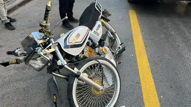 Aydın Efeler’de park halindeki araca motosiklet çarptı: 1 yaralı