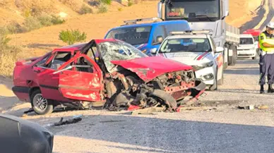 Nevşehir'de otomobil ile minibüs çarpıştı: 1 ölü, 2 yaralı