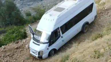 Bingöl'de minibüs şarampole girdi: 7 yaralı