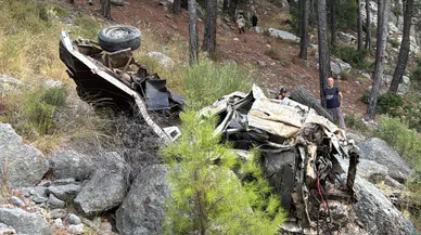 Antalya'da kamyonet uçuruma yuvarlandı: 1 ölü