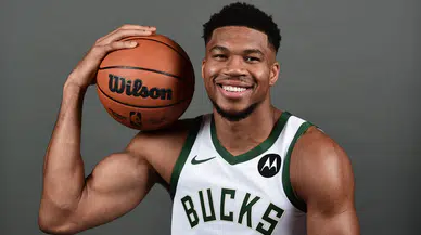 Yunan basketbolcudan Türk bayrağına küfür!