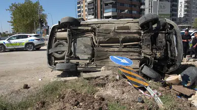 Kilis'te korkunç kaza! Otomobil ile hafif ticari araç çarpıştı: 3 yaralı!