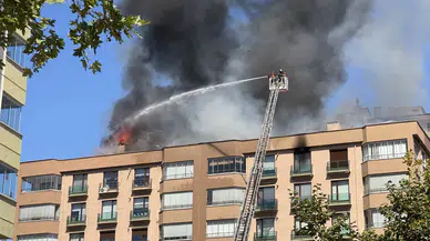 Kayseri'de apartman çatısında yangın paniği!