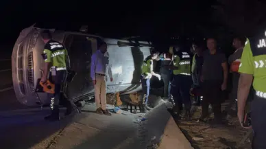 Gaziantep'te lastiği patlayan minibüs takla attı: 2 ölü, 8 yaralı