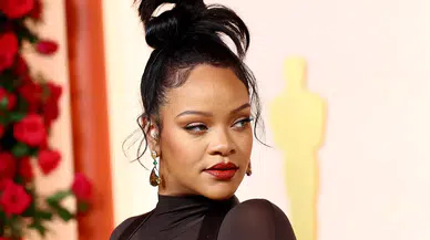 Rihanna, üçüncü çocuğunu kucağına aldı!