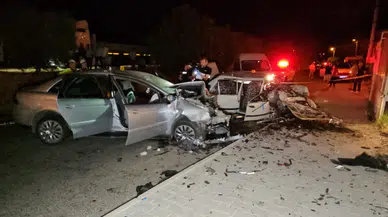 Aydın'da iki otomobil kafa kafaya çarpıştı: 8 yaralı!