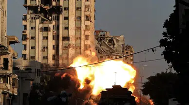 Gazze’nin en yüksek binası vuruldu