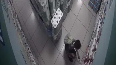 Bursa’da 10 yaşındaki çocuk marketi ateşe verdi