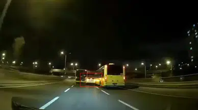 Başakşehir'de makas atan otomobil dehşet saçtı: 2 İETT otobüsüne çarptı