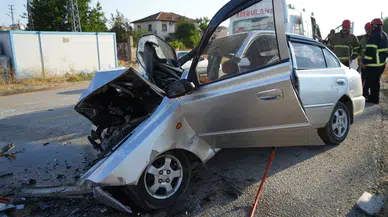 Kırıkkale'de feci kaza! İki otomobil kafa kafaya çarpıştı: 2 ölü!