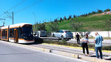 Eskişehir'de otomobil tramvay yoluna girdi!