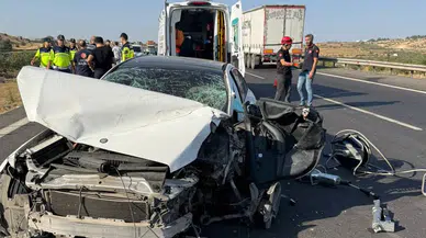 Gaziantep'te facia: Otomobil ile tır çarpıştı: 1 ölü, 2 yaralı!