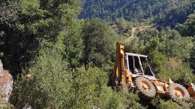 Manisa'da uçurumdan yuvarlanan kepçenin operatörü hayatını kaybetti!