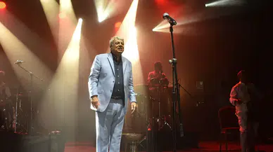 Enrico Macias kimdir, kaç yaşında ve nereli?