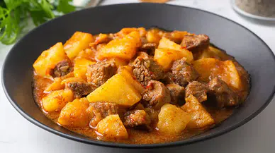 Lokanta usulü etli patates yemeği tarifi: En pratik tarif!