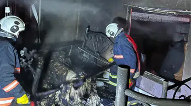 Hakkari'de yangın: Ev tamamen yanarak kullanılamaz hale geldi