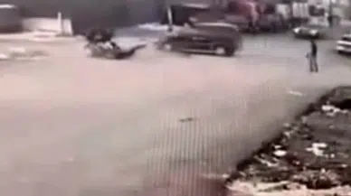 Gaziantep’te hafif ticari araç motosiklete, motosiklet yayaya çarptı!