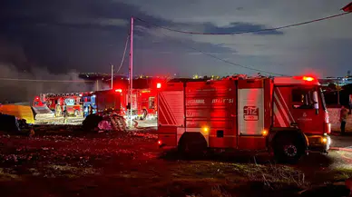 Sultangazi'de 2 iş yeri alev alev yandı!