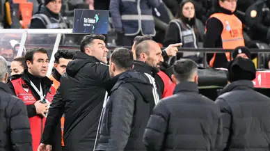 Kırmızı kart gören Burak Yılmaz çılgına döndü