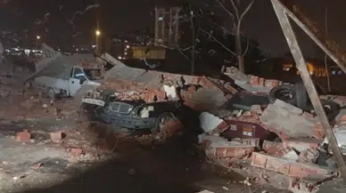 Bursa'da lodos faciası: 10 aracın üzerine duvar devrildi