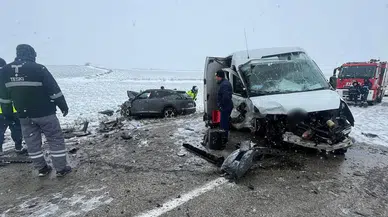 Tekirdağ'da feci kaza: Otomobille kamyonet çarpıştı, 1 ölü 3 yaralı
