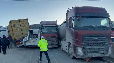 Hatay'da 11 araç birbirine girdi, 11 kişi yaralandı