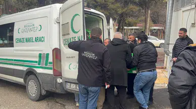 Gaziantep'te feci kazada otomobil tıra arkadan çarptı , 3 kardeş öldü