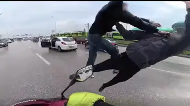 Bursa-İzmir yolunda uçan tekmeli yol verme tartışması