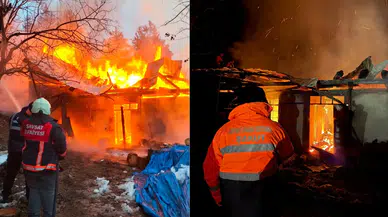 Artvin Şavşat'ta yanan ahşap ev kullanılmaz hale geldi